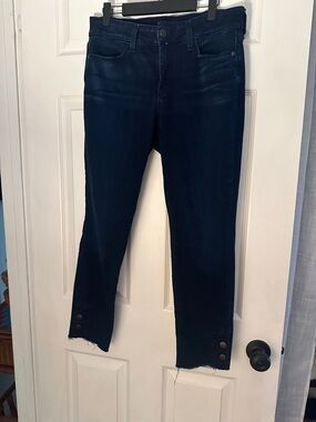 NYDJ Dark Blue Cropped Ankle Jeans with Button Hem. Size 6, 26’ inseam. EUC